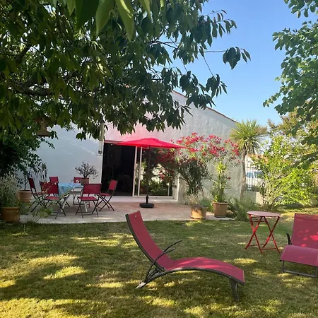 Semesterbostad Maison Arboree Style Re Proche