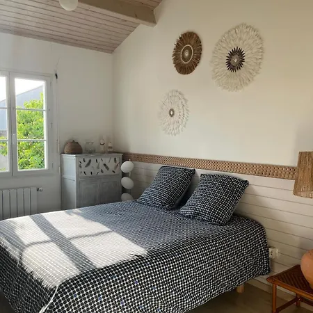 Prázdninový dům Maison Arboree Style Re Proche *